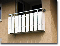 Balkon mit Werzalitbretter