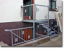 Podest mit Treppe